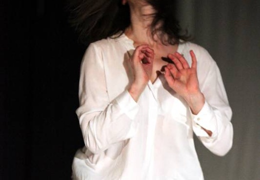 "ROTLICHT", Chr. und Tanz Henrietta Horn