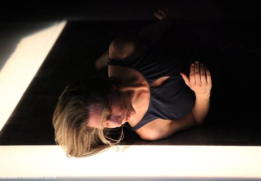 "ROTLICHT", Chr. und Tanz Henrietta Horn