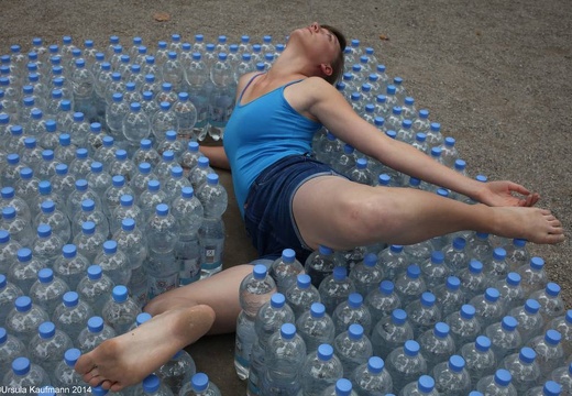 Installation von Angie Hiesl, 28.08.2014, Apollo-Platz, Düsseldorf