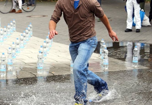 Installation von Angie Hiesl, 28.08.2014, Apollo-Platz, Düsseldorf