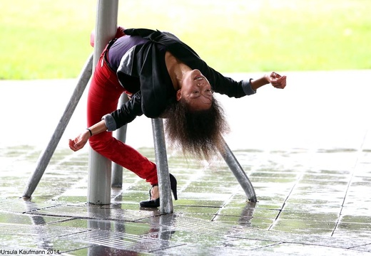 Installation von Angie Hiesl, 28.08.2014, Apollo-Platz, Düsseldorf