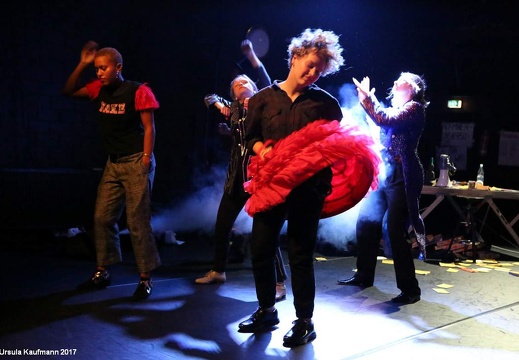 Glänzende Aussichten, J.E.M. | Insz.: Tina Jücker/Claus Overkamp | Premiere 29.08.2017 | Theater Marabu, Bonn