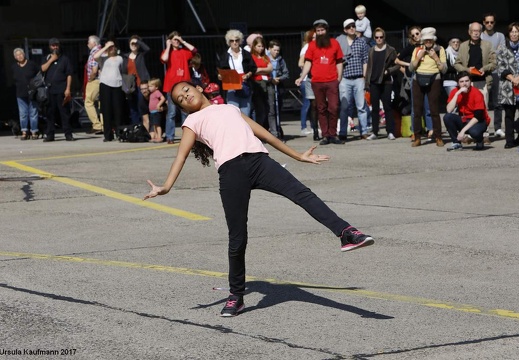 Boris Charmatz | Fous de danse - Ganz Berlin tanzt auf Tempelhof | 10.09.2017 | Volksbühne Berlin