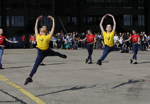 Boris Charmatz | Fous de danse - Ganz Berlin tanzt auf Tempelhof | 10.09.2017 | Volksbühne Berlin