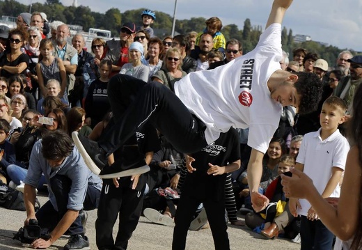 Boris Charmatz | Fous de danse - Ganz Berlin tanzt auf Tempelhof | 10.09.2017 | Volksbühne Berlin