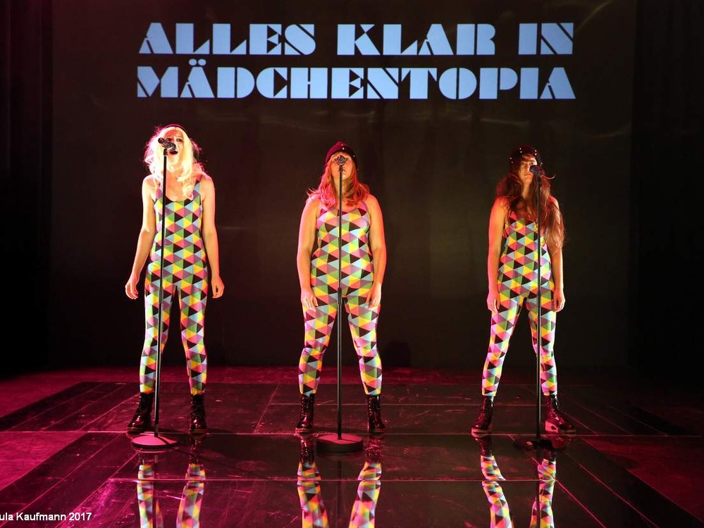 Liliane Koch, Pia Richter, Thea Rinderli | NEUE WELTEN - ROAR | Ringlokschuppen Mülheim | 22.09.2017