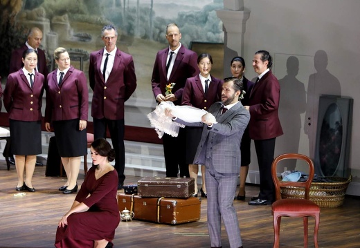 Christof Loy | Le nozze di Figaro | Bühne: Johannes Leiacker | Bayerische Staatsoper | München | OHP 20.10.2017