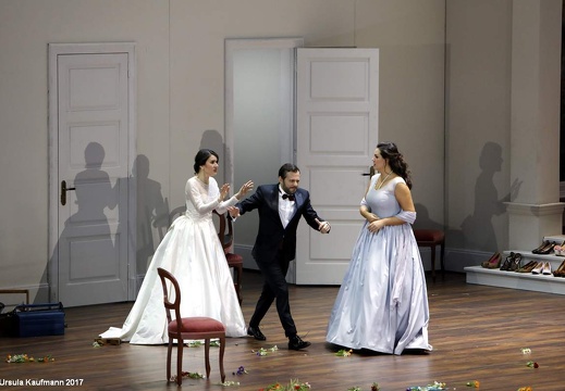 Christof Loy | Le nozze di Figaro | Bühne: Johannes Leiacker | Bayerische Staatsoper | München | OHP 20.10.2017