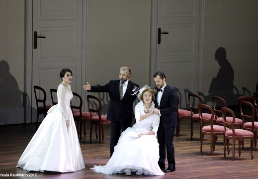 Christof Loy | Le nozze di Figaro | Bühne: Johannes Leiacker | Bayerische Staatsoper | München | OHP 20.10.2017