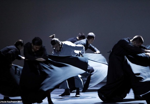 Folkwang Tanzstudio, Essen | Chr. Reinhild Hoffmann | ...une campagne noire de soleil/Schatten Licht" sept scenes de ballet pour ensemble (Premiere)