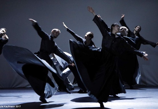 Folkwang Tanzstudio, Essen | Chr. Reinhild Hoffmann | ...une campagne noire de soleil/Schatten Licht" sept scenes de ballet pour ensemble (Premiere)