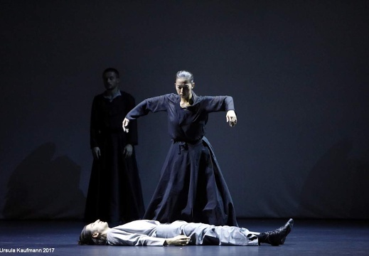 Folkwang Tanzstudio, Essen | Chr. Reinhild Hoffmann | ...une campagne noire de soleil/Schatten Licht" sept scenes de ballet pour ensemble (Premiere)