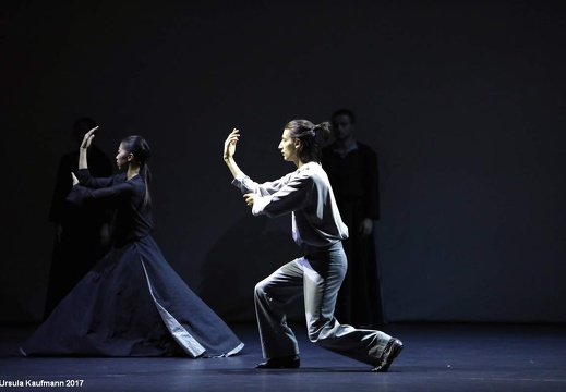 Folkwang Tanzstudio, Essen | Chr. Reinhild Hoffmann | ...une campagne noire de soleil/Schatten Licht" sept scenes de ballet pour ensemble (Premiere)