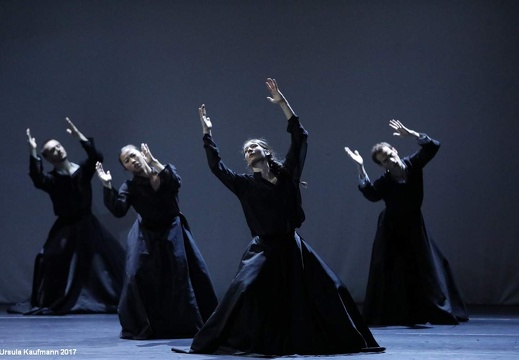 Folkwang Tanzstudio, Essen | Chr. Reinhild Hoffmann | ...une campagne noire de soleil/Schatten Licht" sept scenes de ballet pour ensemble (Premiere)