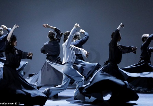 Folkwang Tanzstudio, Essen | Chr. Reinhild Hoffmann | ...une campagne noire de soleil/Schatten Licht" sept scenes de ballet pour ensemble (Premiere)