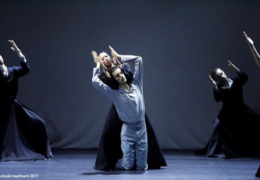 Folkwang Tanzstudio, Essen | Chr. Reinhild Hoffmann | ...une campagne noire de soleil/Schatten Licht" sept scenes de ballet pour ensemble (Premiere)