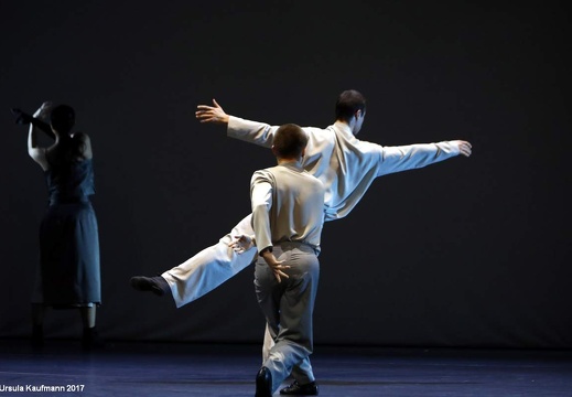 Folkwang Tanzstudio, Essen | Chr. Reinhild Hoffmann | ...une campagne noire de soleil/Schatten Licht" sept scenes de ballet pour ensemble (Premiere)