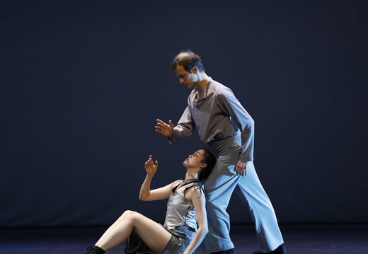 Folkwang Tanzstudio, Essen | Chr. Reinhild Hoffmann | ...une campagne noire de soleil/Schatten Licht" sept scenes de ballet pour ensemble (Premiere)