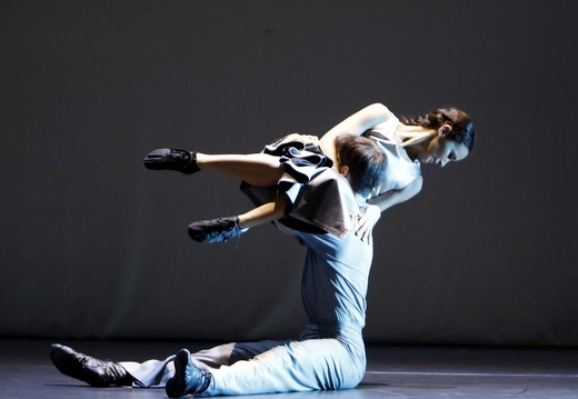 Folkwang Tanzstudio, Essen | Chr. Reinhild Hoffmann | ...une campagne noire de soleil/Schatten Licht" sept scenes de ballet pour ensemble (Premiere)