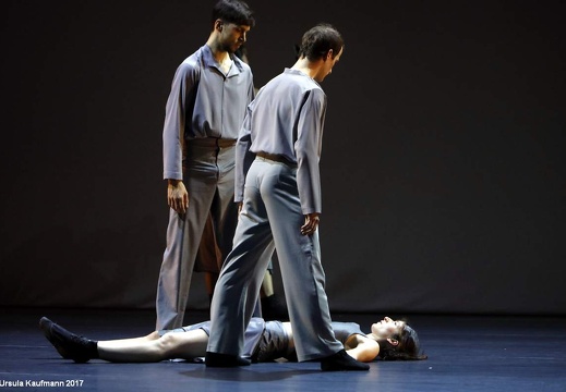 Folkwang Tanzstudio, Essen | Chr. Reinhild Hoffmann | ...une campagne noire de soleil/Schatten Licht" sept scenes de ballet pour ensemble (Premiere)