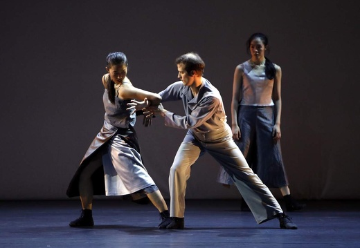 Folkwang Tanzstudio, Essen | Chr. Reinhild Hoffmann | ...une campagne noire de soleil/Schatten Licht" sept scenes de ballet pour ensemble (Premiere)