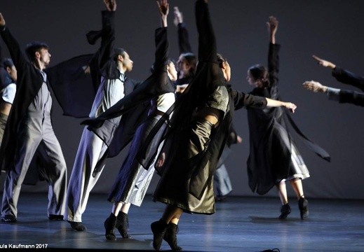 Folkwang Tanzstudio, Essen | Chr. Reinhild Hoffmann | ...une campagne noire de soleil/Schatten Licht" sept scenes de ballet pour ensemble (Premiere)