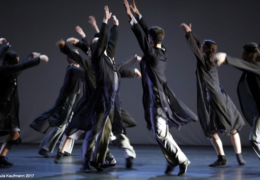 Folkwang Tanzstudio, Essen | Chr. Reinhild Hoffmann | ...une campagne noire de soleil/Schatten Licht" sept scenes de ballet pour ensemble (Premiere)