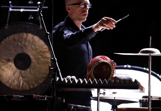 Elliott Sharp | Ensemble Musikfabrik | Operninstallation Filiseti Mekidesi | Premiere Turbinenhalle, Bochum 04.09.2018 | Ruhrtriennale