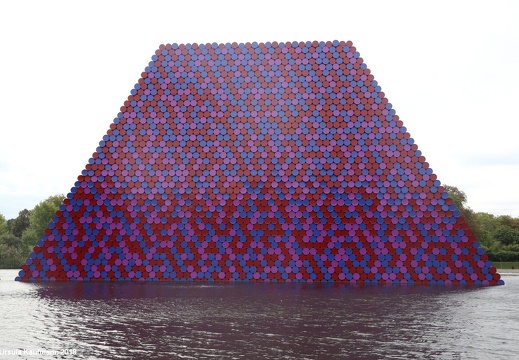 Christo und Jeanne-Claude | The Mastaba | Hyde Park | Serpentine Lake | London | September 2018