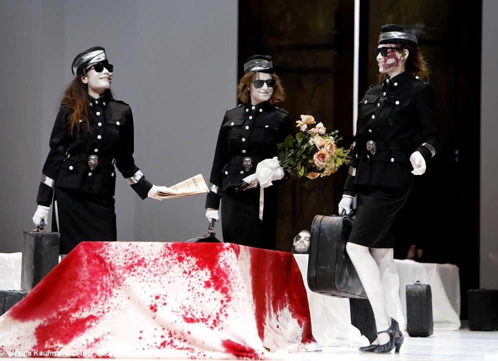 Choreografisches Theater von Johann Kresnik | Macbeth (Rekonstruktion) | Buhnenbild und Kostume Gottfried Helnwein | Ballett Musiktheater Linz | 12.10.2018 _33A0681.jpg