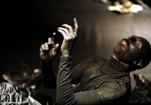 Emanuele Soavi | AUREA | Tanzinstallation | tanzfaktur Köln | 30.09.2020