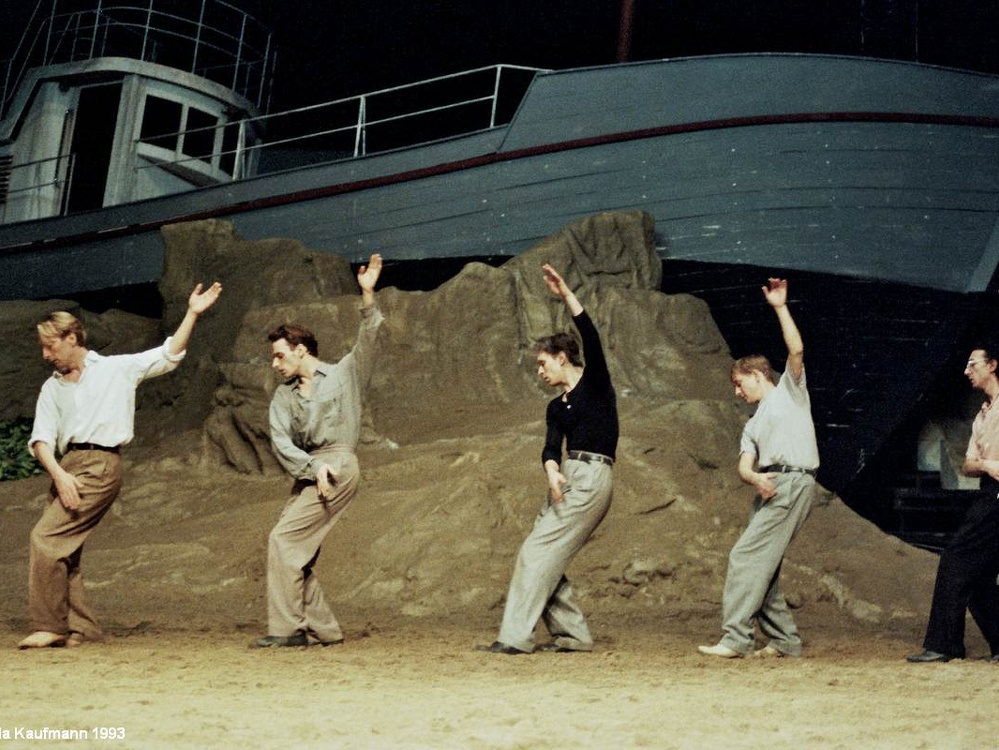 Uraufführung | Das Stück mit dem Schiff | Ein Stück von Pina Bausch | Tanztheater Wuppertal | 1993