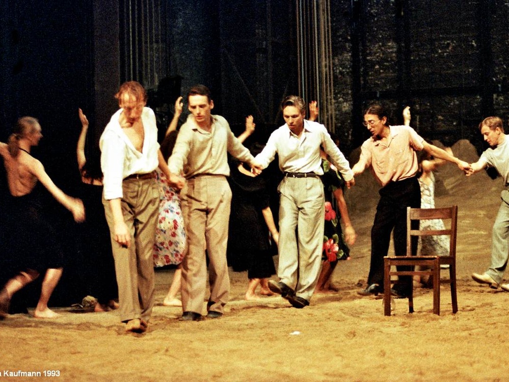 Uraufführung | Das Stück mit dem Schiff | Ein Stück von Pina Bausch | Tanztheater Wuppertal | 1993