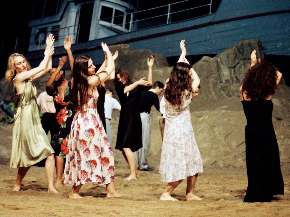 Uraufführung | Das Stück mit dem Schiff | Ein Stück von Pina Bausch | Tanztheater Wuppertal | 1993
