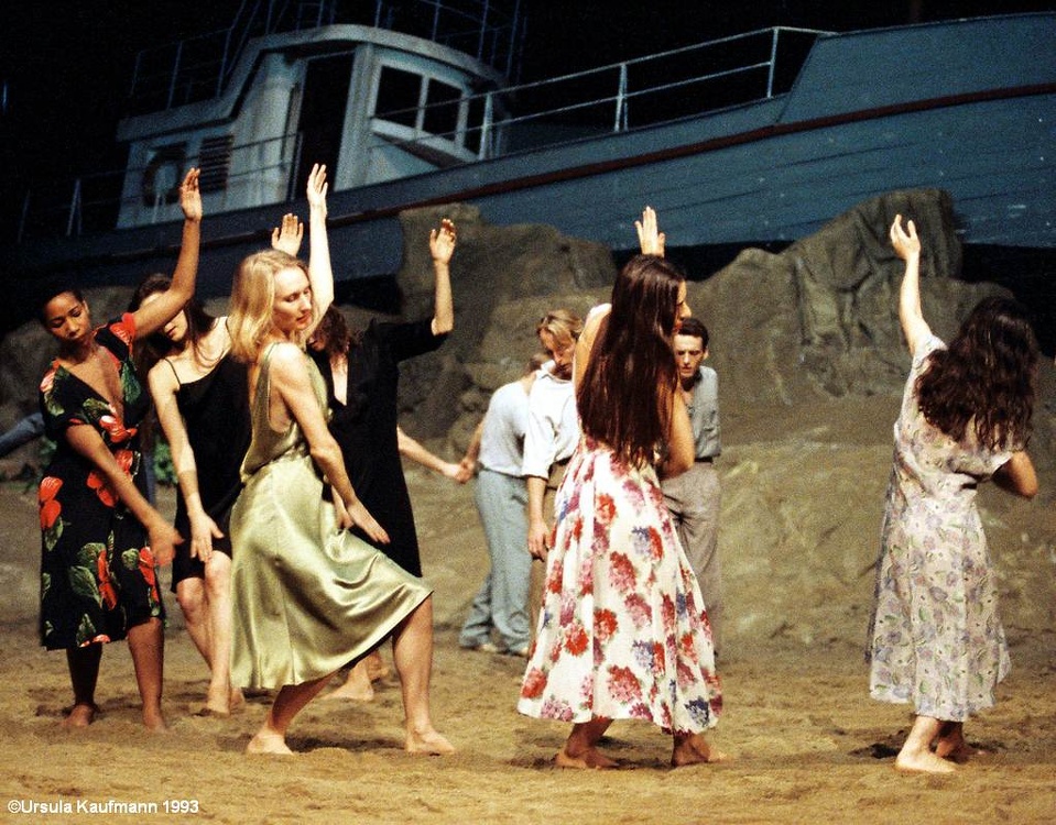 Das Stück mit dem Schiff - Ein Stück von Pina Bausch, T. Ensemble, 01.1993.jpg