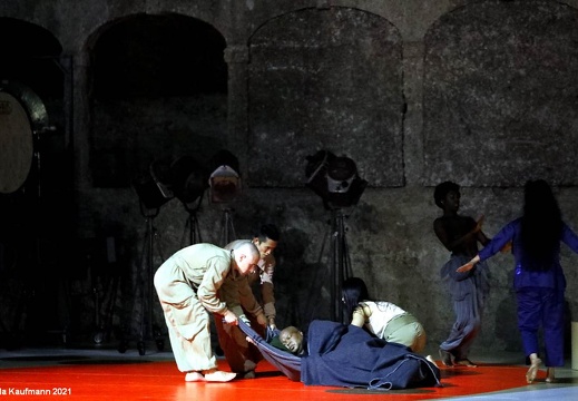 "Intolleranza 1960" von Luigi Nono, Regie Jan Lauwers, Felsenreitschule, Salzburger Festspiele 2021, Premiere 15.08.2021