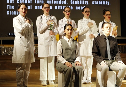  „The Machine“ | Inszenierung Julie Stearns | 03.05.2024 | englischsprachige Theatergruppe „No Fear!“ | Goetheschule Essen