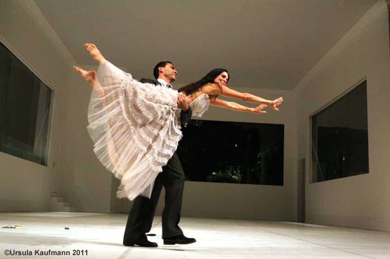 Two Cigarettes in the dark-Ein Stück von Pina Bausch,Daphnis Kokkinos,Ruth Amarante,05.2011,Foto Ursula Kaufmann IMG_9891.JPG