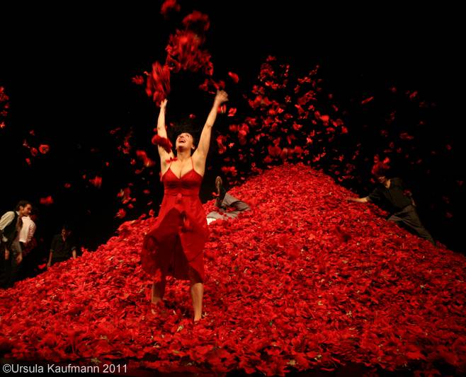 Pina Bausch, Der Fensterputzer, 03.11.2011, Foto Ursula Kaufmann IMG_7740.JPG