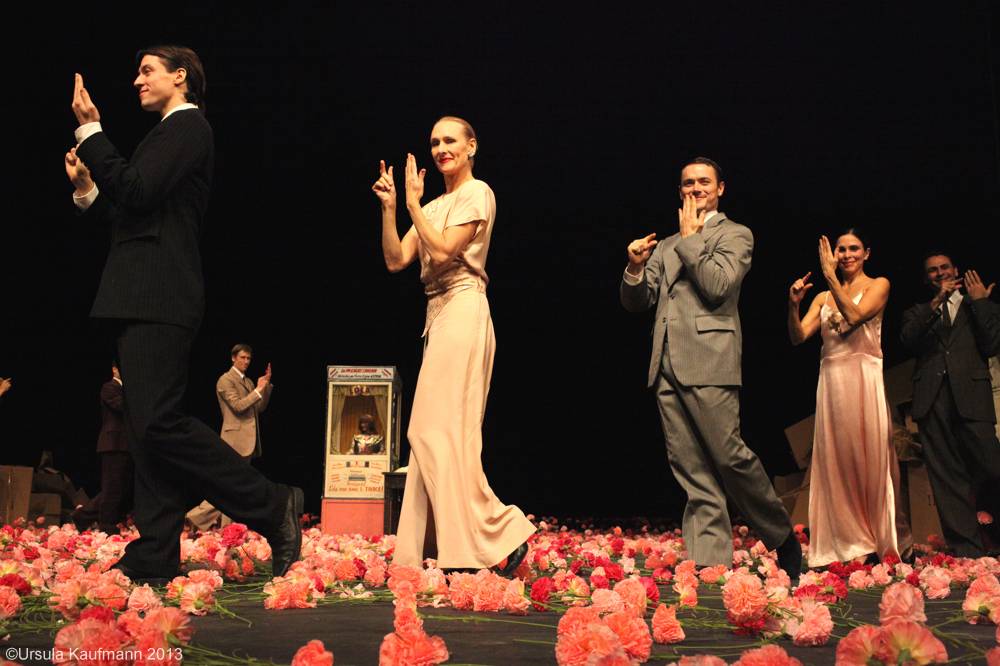 Nelken-Ein Stück von Pina Bausch