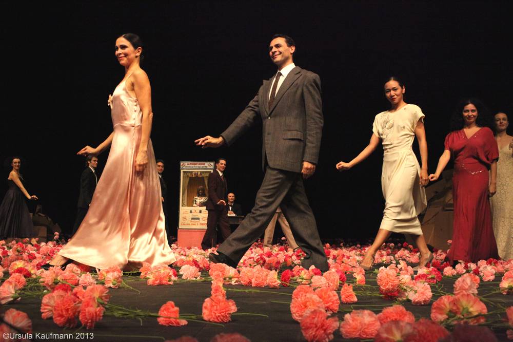 Nelken-Ein Stück von Pina Bausch