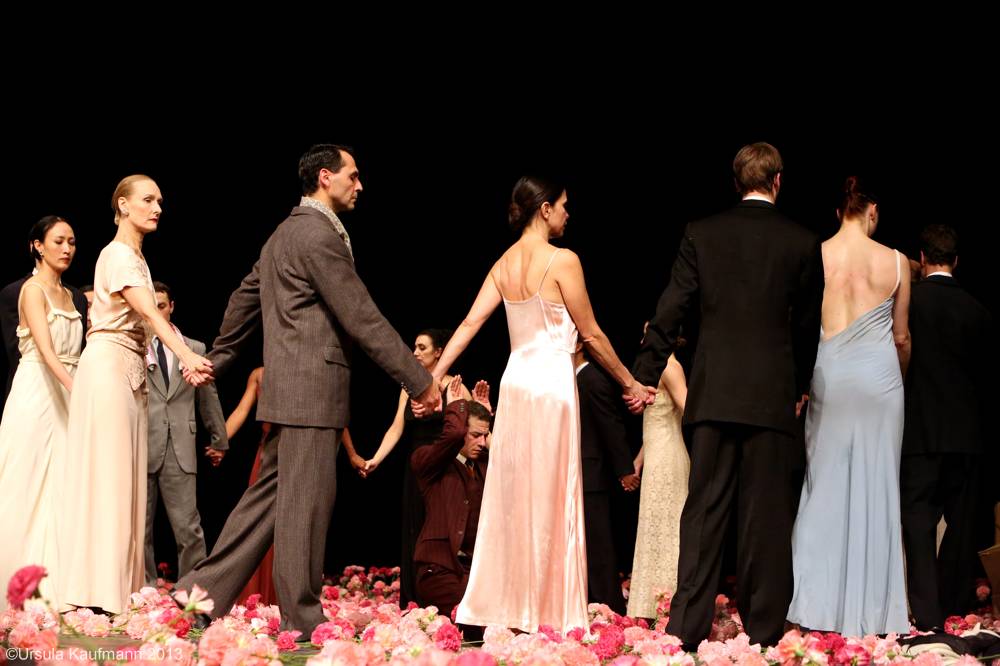 Nelken-Ein Stück von Pina Bausch